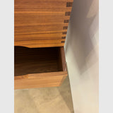 Raw by Knast Snedkermøbler Raw by Knast snedkermøbel 80x48cm / 2 skuffer - lakeret valnød udstillingsmodel