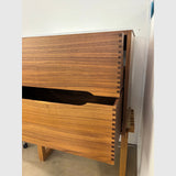 Raw by Knast Snedkermøbler Raw by Knast snedkermøbel 80x48cm / 2 skuffer - lakeret valnød udstillingsmodel