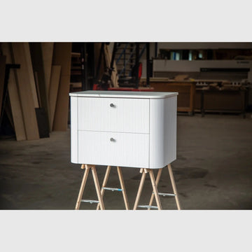 Customized by KNAST Snedkermøbler Snedkermøbel by Skjødt Snedkeri  05 - MDF - 180x48x54cm / 2 skuffer - inkl Solid Surface håndvask