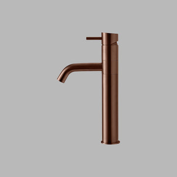 QTOO Håndvaskarmatur QTOO Håndvaskarmatur høj med svingbar J-tud, 5,7 l/min - 130mm - børstet bronze