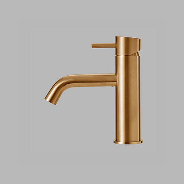 QTOO Håndvaskarmatur QTOO Håndvaskarmatur med J-tud, 5,7 l/min - 130mm - børstet kobber