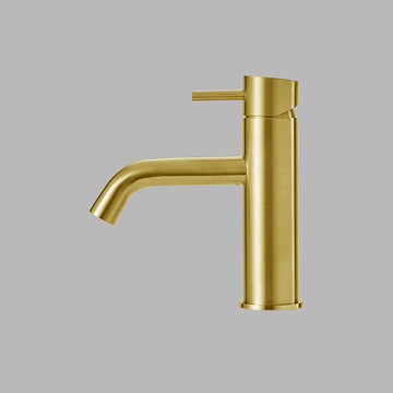 QTOO Håndvaskarmatur QTOO Håndvaskarmatur med J-tud, 5,7 l/min - 130mm - børstet messing