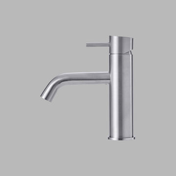 QTOO Håndvaskarmatur QTOO Håndvaskarmatur med J-tud, 5,7 l/min - 130mm - børstet rustfri stål