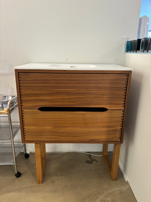 Raw by Knast Snedkermøbler Raw by Knast snedkermøbel 80x48cm / 2 skuffer - lakeret valnød udstillingsmodel