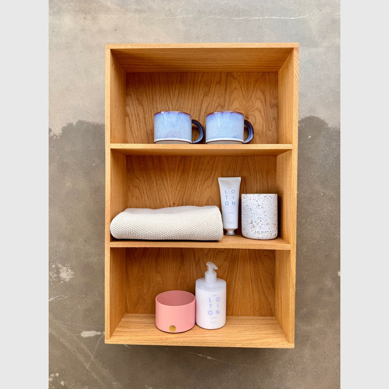 Raw by Knast Interiør Reol i egetræ med to hylder - 40x60x12cm