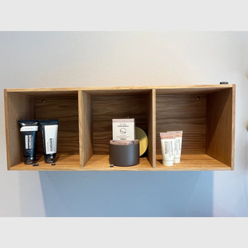 Raw by Knast Interiør Reol i egetræ med to hylder - 60x20x15cm